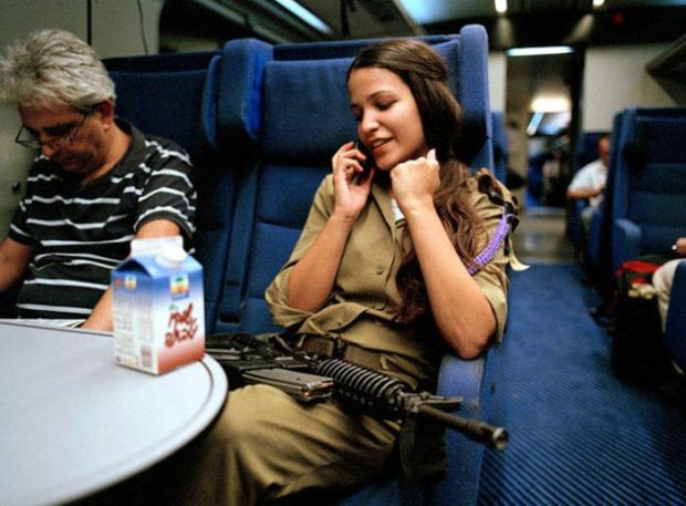 Izraelskie dziewczyny w mundurze - jewishgirls_08.jpg